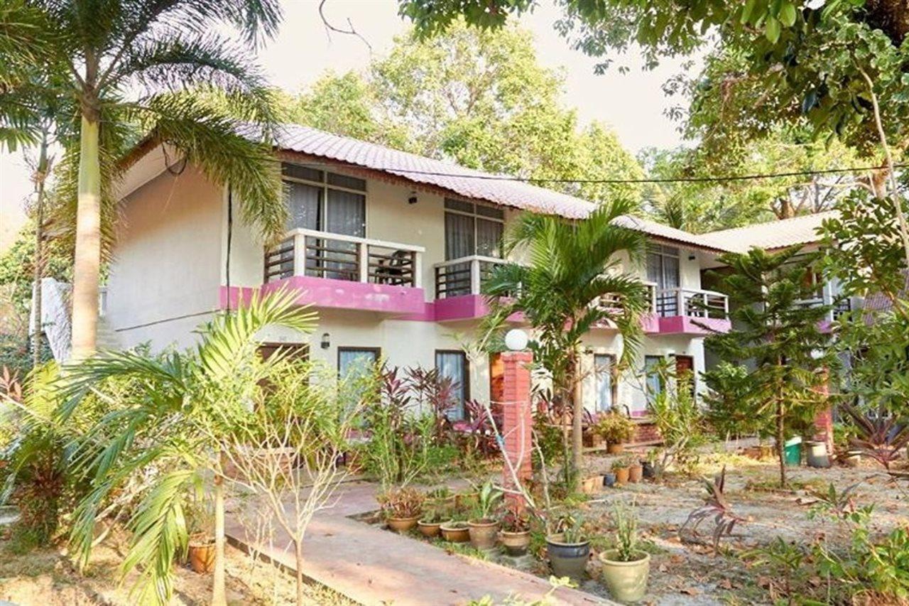 Corrie Chalet, Pantai Cenang  Esterno foto